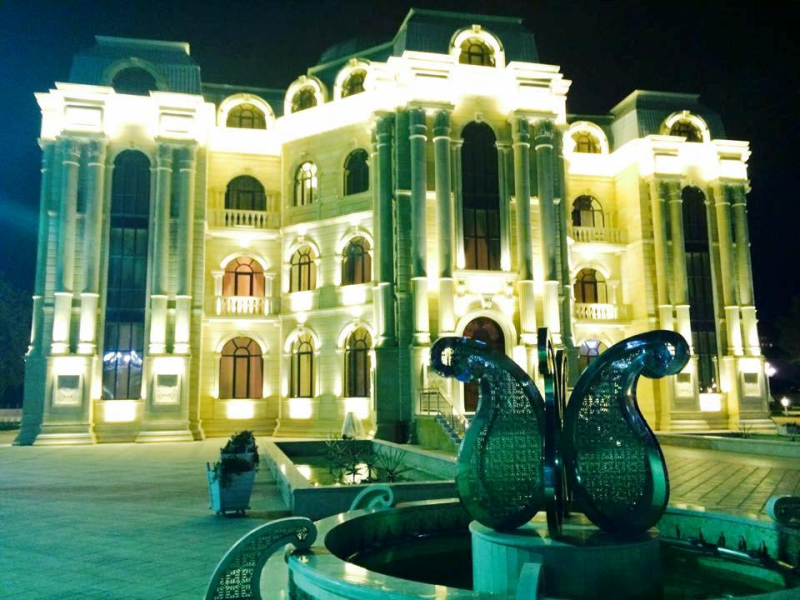 File:Heyder_Aliyevi muuseum Xirdalanis.jpg